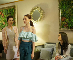Bồ của chồng 'to gan' gửi ảnh nóng cho vợ kèm lời hẹn gặp nhưng vừa tới nơi lại xuất hiện 2 nhân vật ngoài dự đoán khiến cô ả tái mét mặt