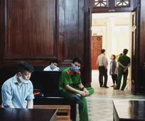 Không trả tiền đúng hẹn, nam nhân viên cắt tóc bị đâm tử vong