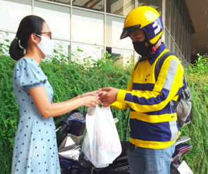 Điểm sáng kinh doanh giữa dịch COVID-19: Các dịch vụ 'đi chợ online' bùng nổ