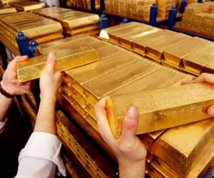Giá vàng thế giới và trong nước đồng loạt 'lao dốc'