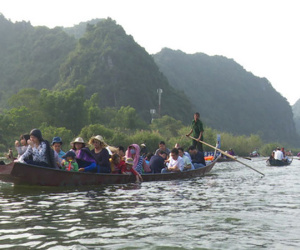 Chùa Hương chính thức đóng cửa, tạm dừng đón khách để phòng, tránh dịch COVID-19