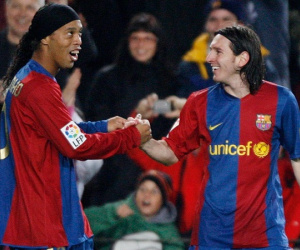 Không có chuyện Messi bỏ 4 triệu Euro giải cứu Ronaldinho khỏi nhà tù