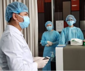 Bệnh nhân mắc Covid-19 thứ 57 ở Việt Nam là du khách Anh đi cùng chuyến bay với nữ tiếp viên hàng không BN46