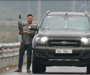 Dừng xe bắn chim trên cao tốc, tài xế bị phạt 7 triệu đồng, tước giấy phép lái xe 3 tháng