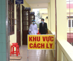 Nửa đêm, mẹ cô dâu phải đi cách ly vì bay cùng hành khách nhiễm COVID-19