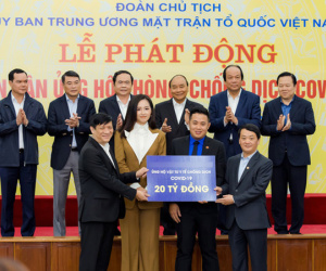 Hoa hậu Mai Phương Thúy đại diện công ty gặp Thủ tướng Chính phủ, quyên góp 20 tỷ đồng để phòng chống dịch Covid-19