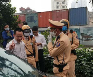 Hà Nội: Tài xế vi phạm nồng độ cồn mức 'khủng' gây tai nạn giữa phố đông
