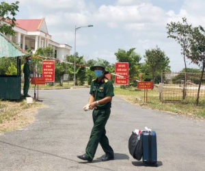 Đón và cách ly 30 hành khách trở về từ Malaysia