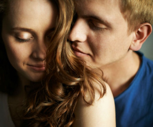 Muốn biết phụ nữ có hứng 'ấy' hay không, đàn ông hãy biết dùng cái mũi