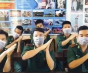 Video: Màn vũ điệu dễ thương trên nền nhạc 'Ghen cô Vy' của các chiến sĩ bộ đội biên phòng