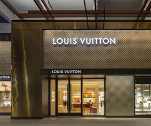 Dior, Louis Vuitton sản xuất gel rửa tay phát miễn phí, Nordstrom đóng cửa 1000 cửa hàng vì Covid-19