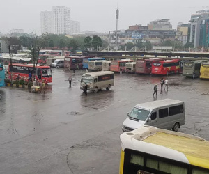 Người Hà Nội bình tĩnh, bến xe vắng tanh vì hết cảnh đổ xô về quê