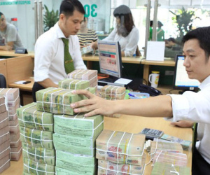 Trần lãi suất giảm, hàng loạt ngân hàng 'hưởng lợi' hàng trăm tỷ đồng từ giảm phí huy động