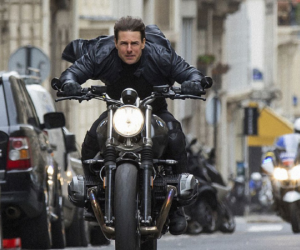 Giữa tâm dịch Covid-19, Tom Cruise vẫn miệt mài quay Nhiệm vụ bất khả thi, Minions hoãn chiếu