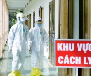 'Cảm ơn các bác sĩ, các anh bộ đội. Mọi người vất vả nhiều rồi!'