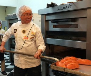 Sau bánh mì thanh long, bánh mì dinh dưỡng của ông Kao Siêu Lực tiếp tục gây sốt: Dành tặng cho các y bác sĩ tuyến đầu chống dịch, để 1 tuần ăn vẫn ngon