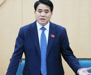 Chủ tịch Hà Nội khuyên con không về nước