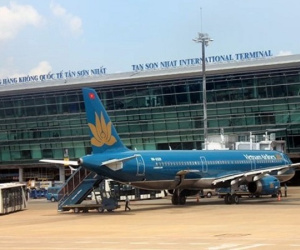 Tạm dừng đưa người Việt Nam từ nước ngoài về Tân Sơn Nhất từ 25/3