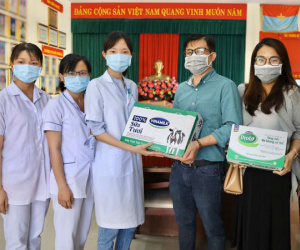 Vinamilk đồng hành tiếp sức cho đội ngũ cán bộ y tế tuyến đầu chống dịch covid-19