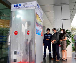 Sắp đón hàng trăm người Việt về nước, sân bay Nội Bài vận hành buồng khử khuẩn toàn thân