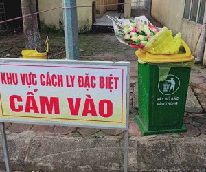 Giám đốc bệnh viện lên tiếng vụ nam bệnh nhân ném hoa được tặng sau khi hết cách ly
