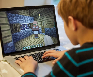 Ba Lan khuyến khích học sinh ở nhà phòng dịch bằng cách… chơi Minecraft