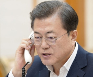 Trump đề nghị tổng thống Hàn Quốc hỗ trợ thiết bị y tế chống dịch