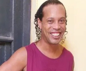 Lo ngại Covid-19, Ronaldinho bị cấm 'thăm nuôi'