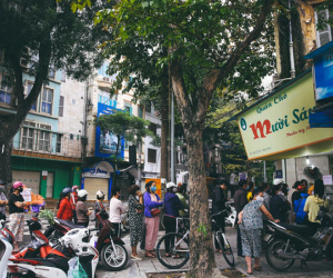 Người dân xếp hàng mua bánh trôi, bánh chay dịp Tết Hàn Thực