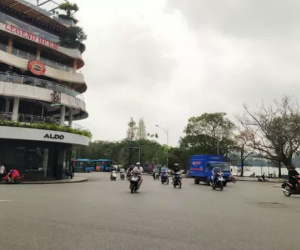 Hà Nội 'vắng như chùa bà Đanh' dù không phải ngày Tết