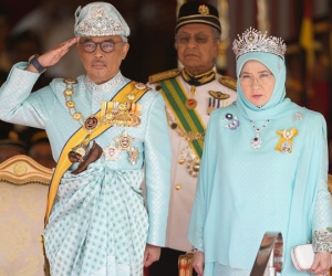 Quốc vương và Hoàng hậu Malaysia tự cách ly