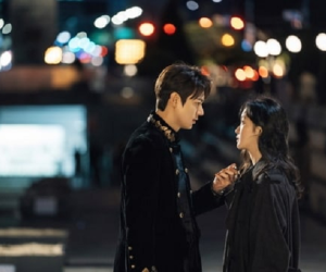 The King: Hoàng đế Lee Min Ho vội thân mật với Kim Go Eun trong lần đầu gặp gỡ