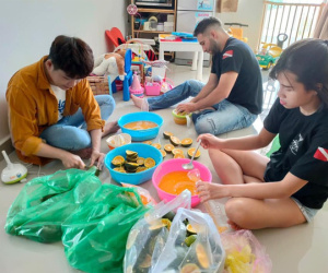 Góc tử tế: Nhóm tình nguyện viên tự tay làm nước cam tiếp sức cho dân quân ở khu cách ly KTX Đại học Quốc gia TPHCM