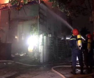 Nghệ An: Ngôi nhà 2 tầng với nhiều hàng hóa điện tử cháy lớn