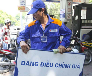 Giá xăng giảm sâu kỷ lục sau nhiều năm vào ngày mai 29/3