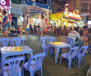 TP.HCM: Tạm dừng bán đồ ăn uống tại chỗ, chỉ phục vụ mang đi từ ngày 28/3 đến hết 15/4