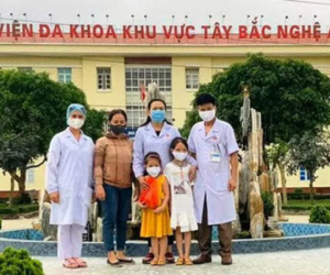 Hai bé gái ủng hộ 14 triệu đồng tiền tiết kiệm trong 5 năm để phòng chống dịch COVID-19