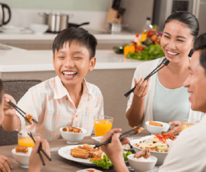 PGS.TS Nguyễn Duy Thịnh: Những lưu ý quan trọng khi ăn uống để phòng chống Covid-19 hiệu quả khi gia đình quây quần bên mâm cơm tại nhà