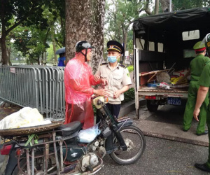 Hà Nội xử phạt 23 trường hợp không đeo khẩu trang phòng dịch COVID-19 nơi công cộng