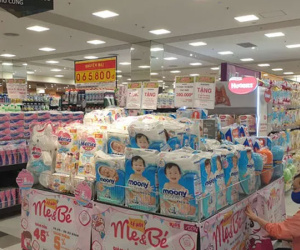 Thực phẩm phủ đầy kệ siêu thị, người dân không lo thiếu hàng khi bắt đầu vào cao điểm dịch COVID-19