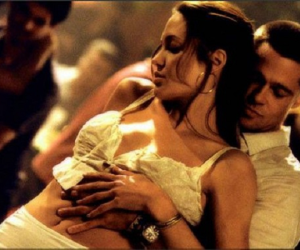 Sốc: Angelina Jolie cố tình cởi nội y để quyến rũ Brad Pitt khi đóng cảnh giường chiếu