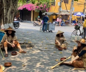 Nhóm người diễn trò ăn xin ở Hội An là người nhà Phan Văn Anh Vũ?