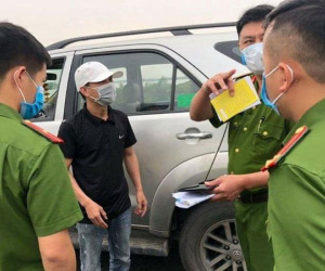 Tài xế 'ngụy trang' xe chở người thân để chở khách từ Hà Nội về Quảng Ninh