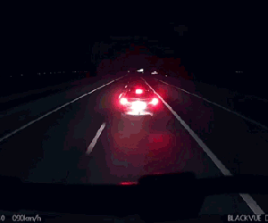 Video: Trêu ngươi xe container ở tốc độ 91km/h, ô tô con nhận cái kết đắng