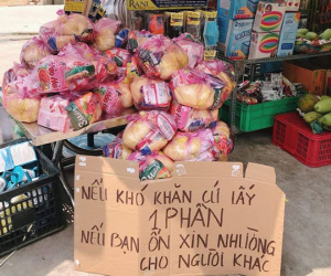Ấm lòng với cử chỉ của chủ tiệm tạp hóa trong mùa dịch bệnh, dân mạng: 'Từ thiện cũng phải thông minh thế này nhé!'