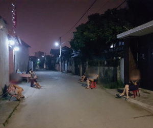 Dịch thì sợ thật đấy nhưng có chuyện mà không 'buôn' thì chịu sao nổi?!