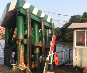 Tàu chở container đâm nghiêng cầu phao phà Cát Lái