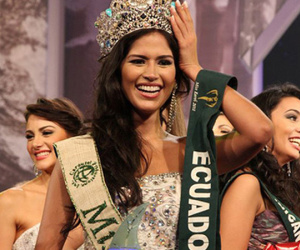 Miss Earth 2011 Olga Alava là Hoa hậu đầu tiên trên thế giới xác nhận dương tính với COVID-19