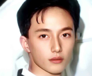 Gái xinh khoe phụ huynh là cực phẩm nam thần thời trẻ, soi ảnh hiện tại mới thấy rõ gừng càng già càng cay