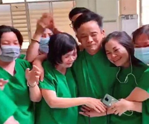 Y bác sĩ ôm nhau bật khóc khi bệnh nhân Covid-19 cuối cùng của Bình Thuận có kết quả xét nghiệm âm tính